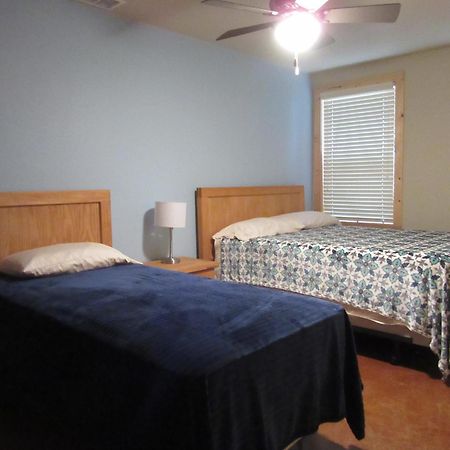 Seven Bluff Cabins Concan Esterno foto