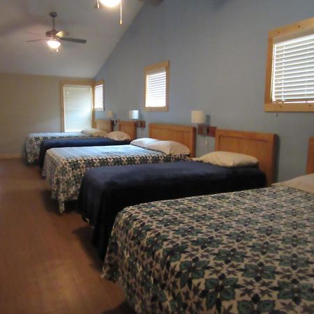 Seven Bluff Cabins Concan Esterno foto