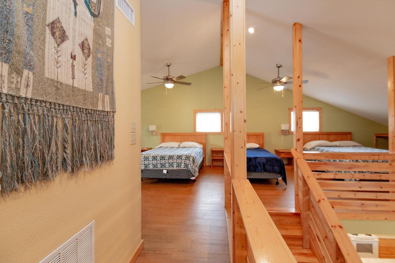Seven Bluff Cabins Concan Esterno foto