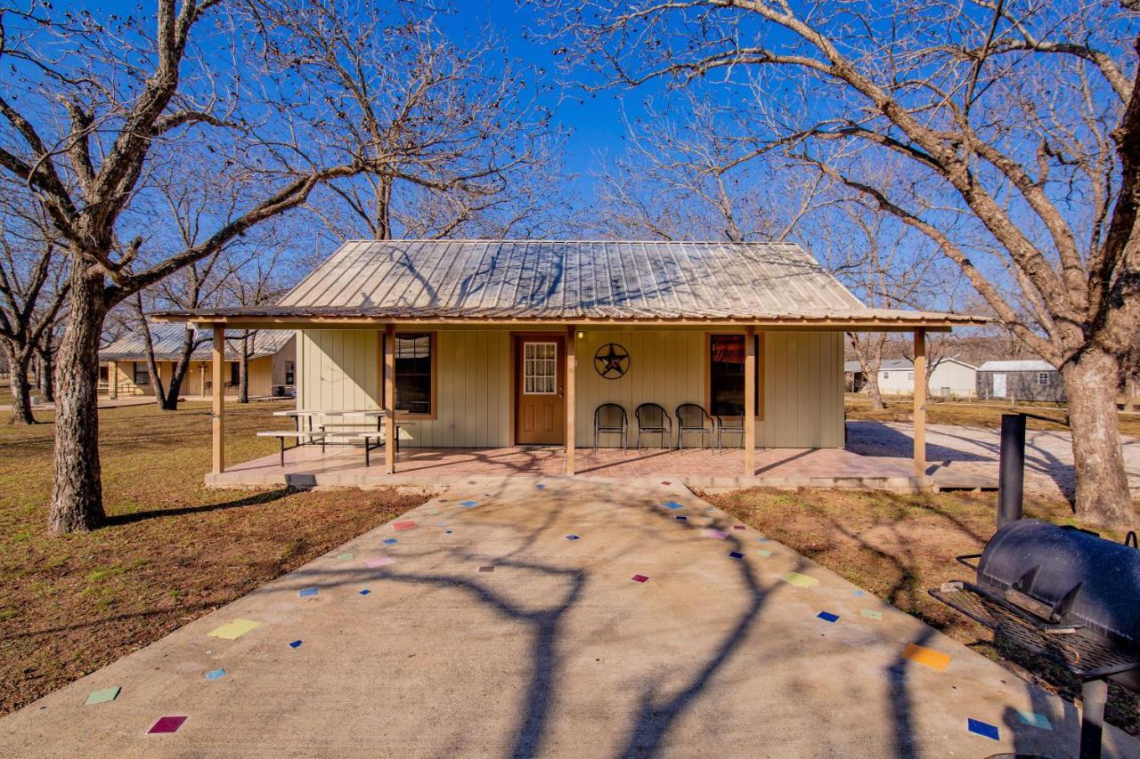 Seven Bluff Cabins Concan Esterno foto