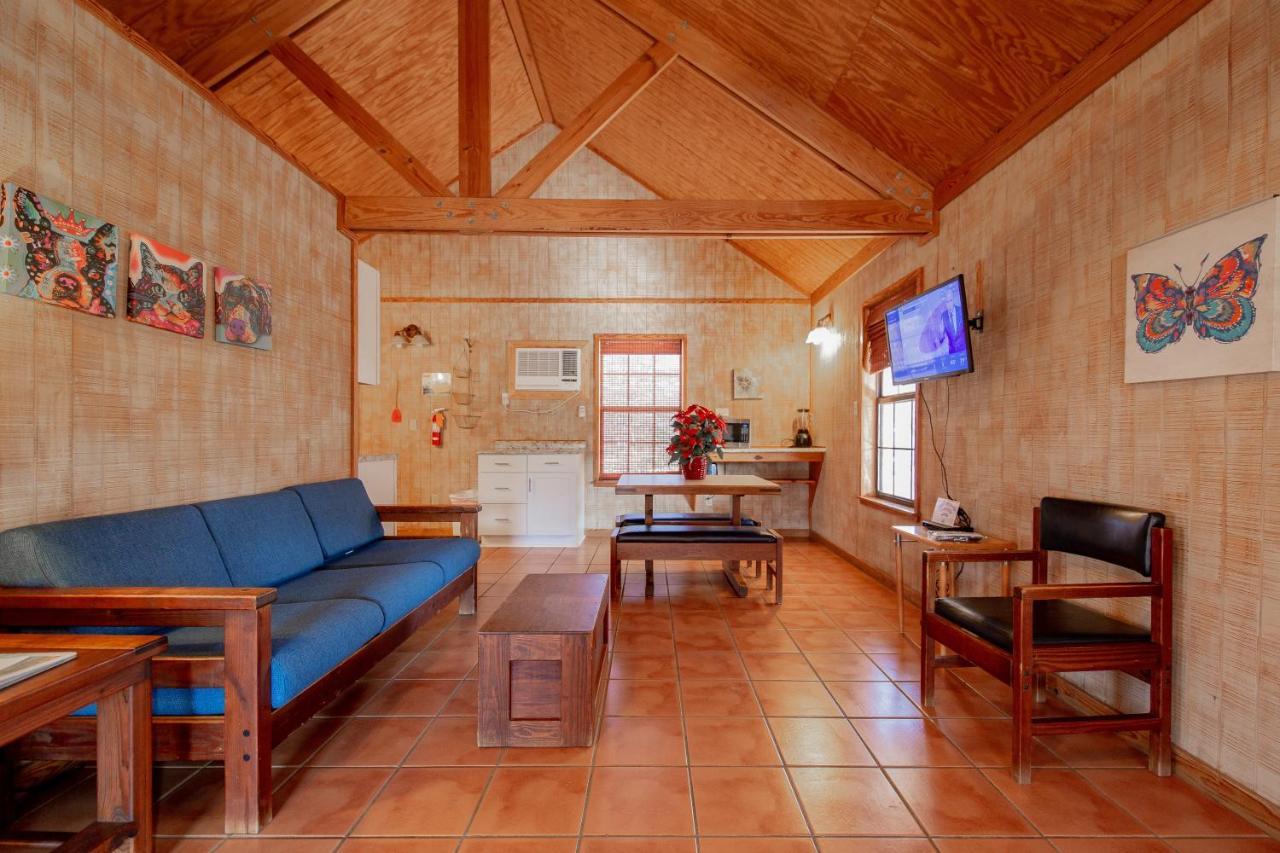 Seven Bluff Cabins Concan Esterno foto