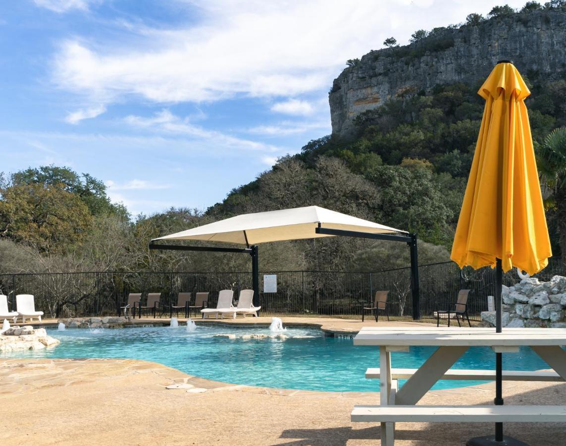 Seven Bluff Cabins Concan Esterno foto