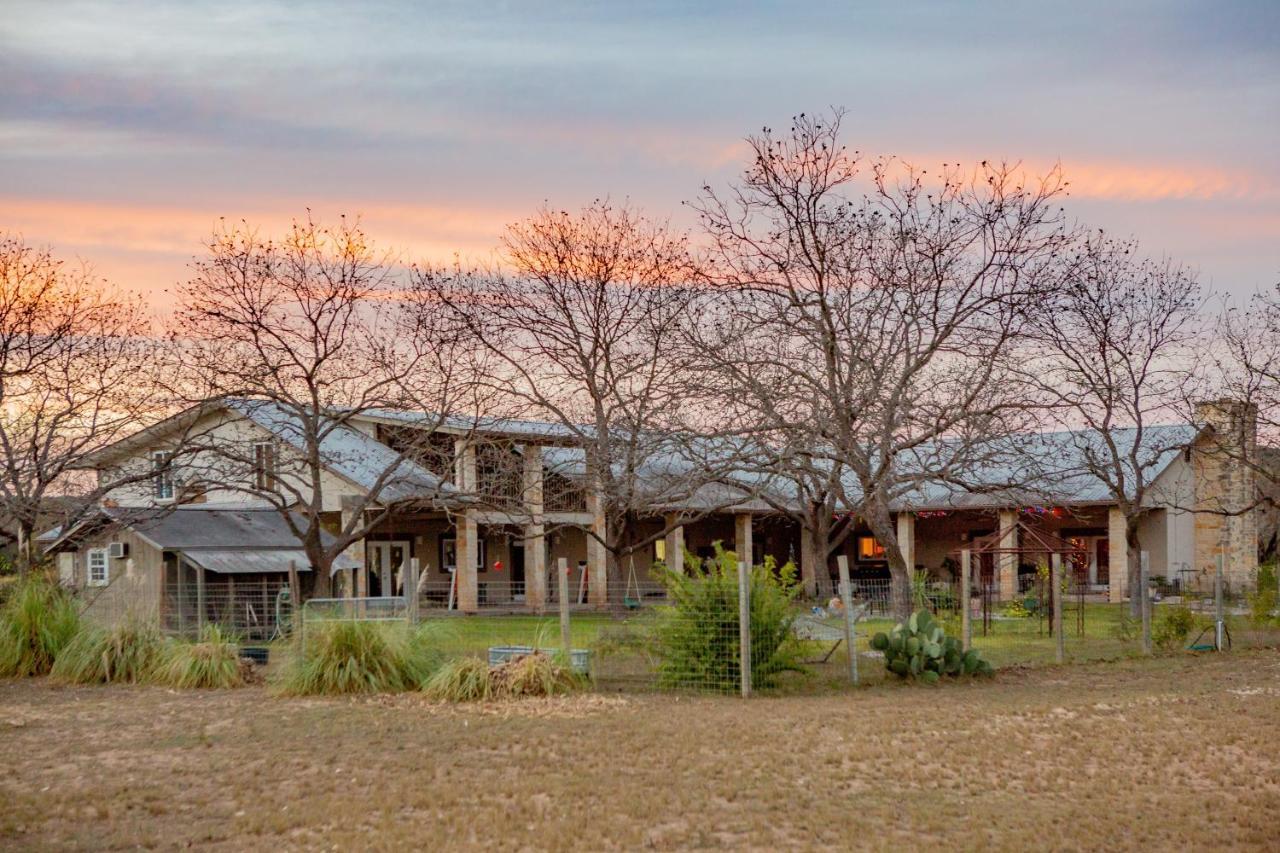 Seven Bluff Cabins Concan Esterno foto