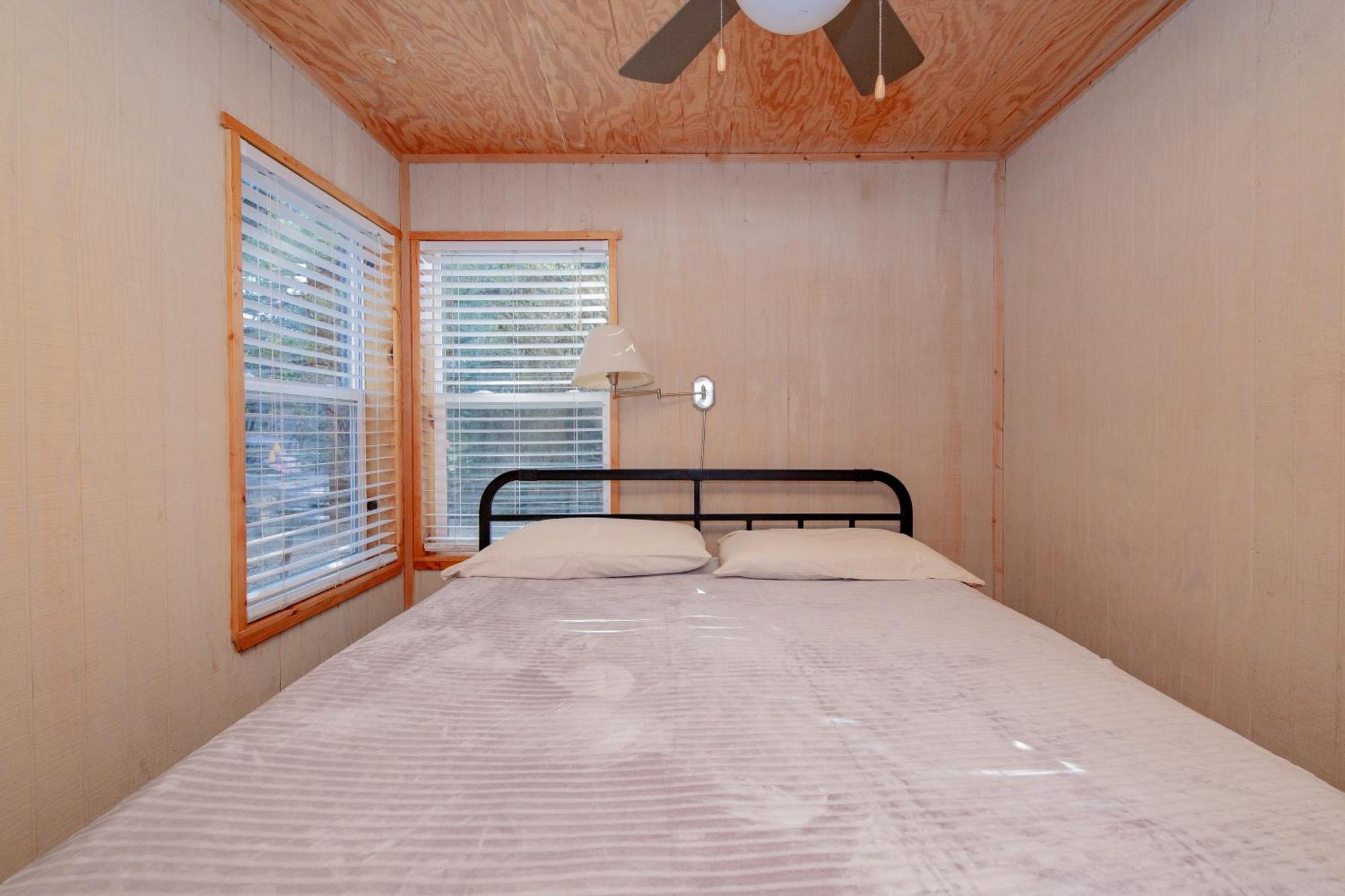 Seven Bluff Cabins Concan Esterno foto