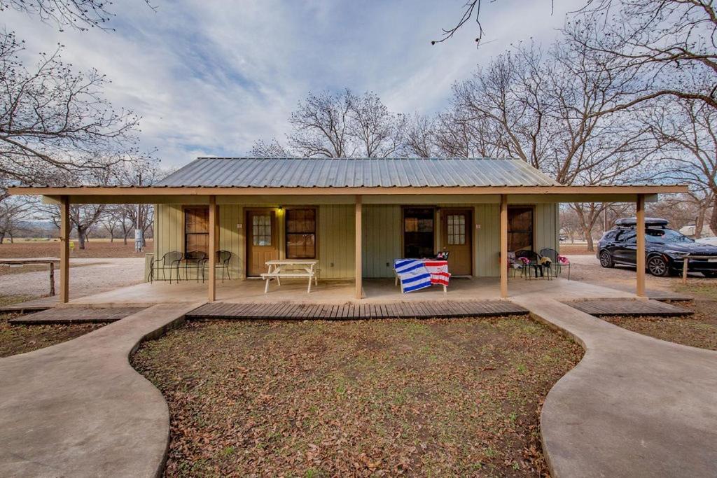 Seven Bluff Cabins Concan Esterno foto