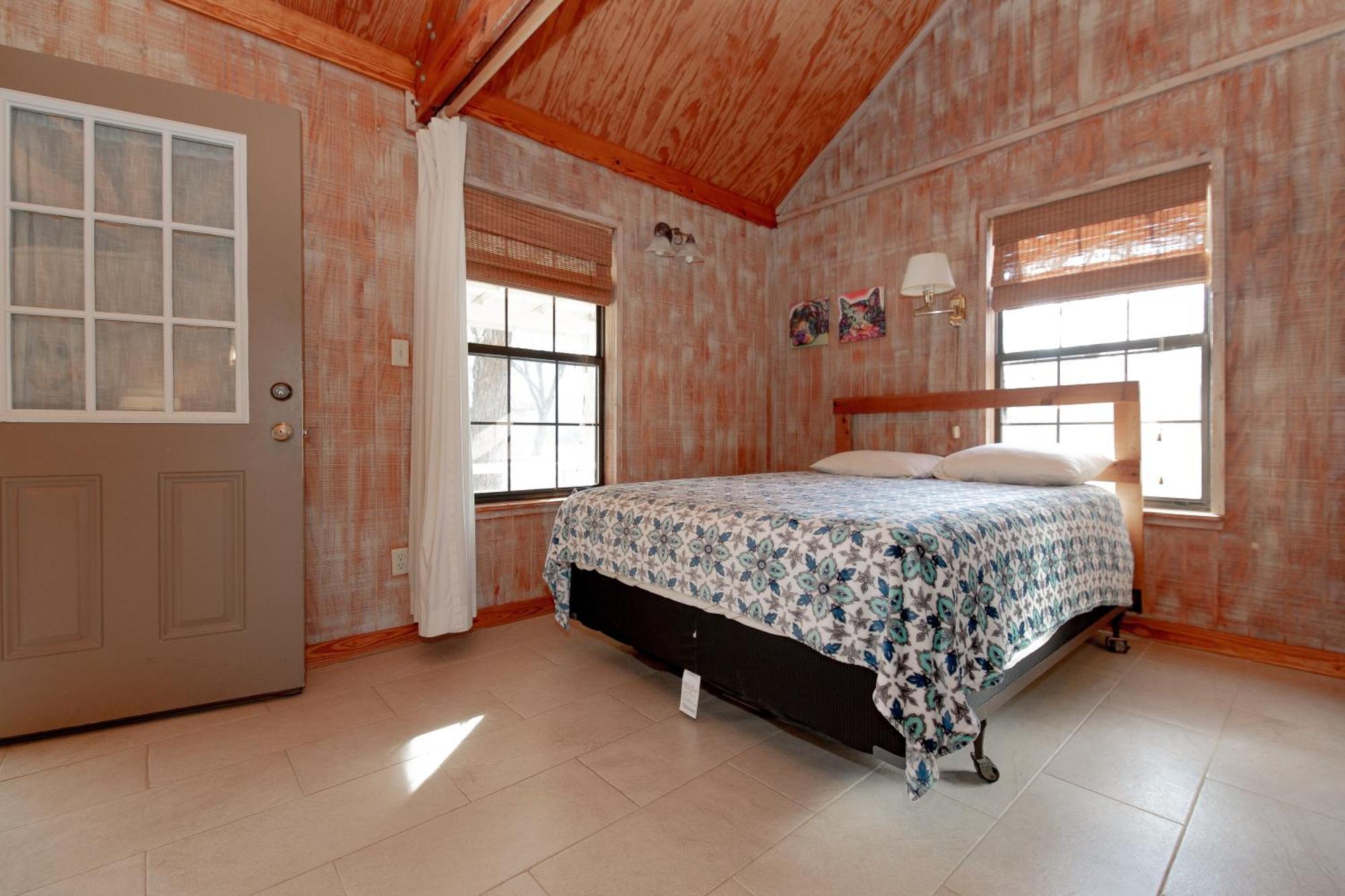 Seven Bluff Cabins Concan Esterno foto