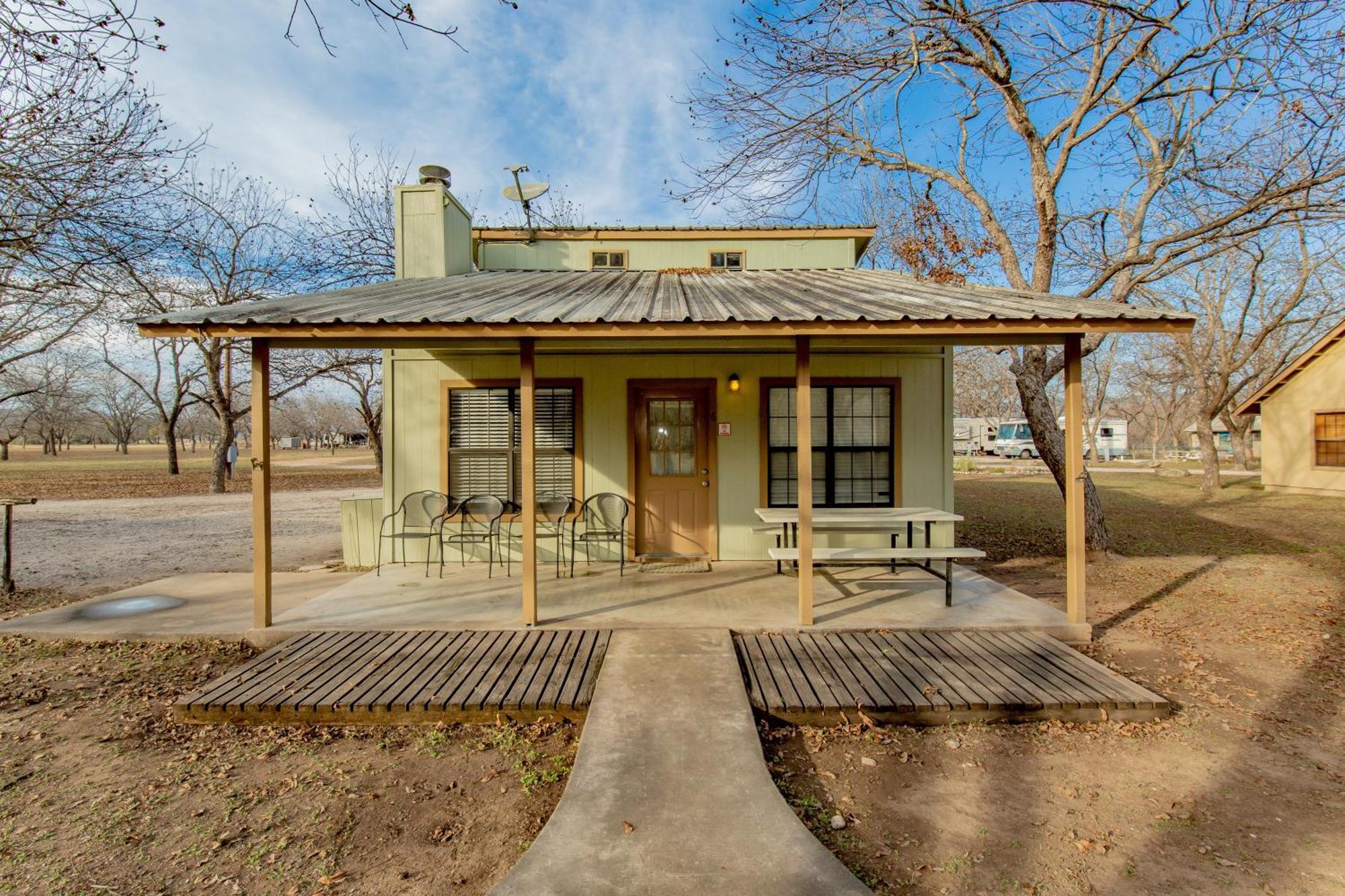 Seven Bluff Cabins Concan Esterno foto